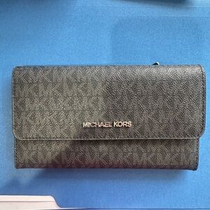 Michael Kors Women's Jet Set Travel Large Trifold Wallet